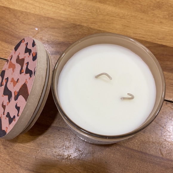 NWOT.  Sand + Paws, 12 oz., 2-wick jar candle with lid. - Picture 4 of 9